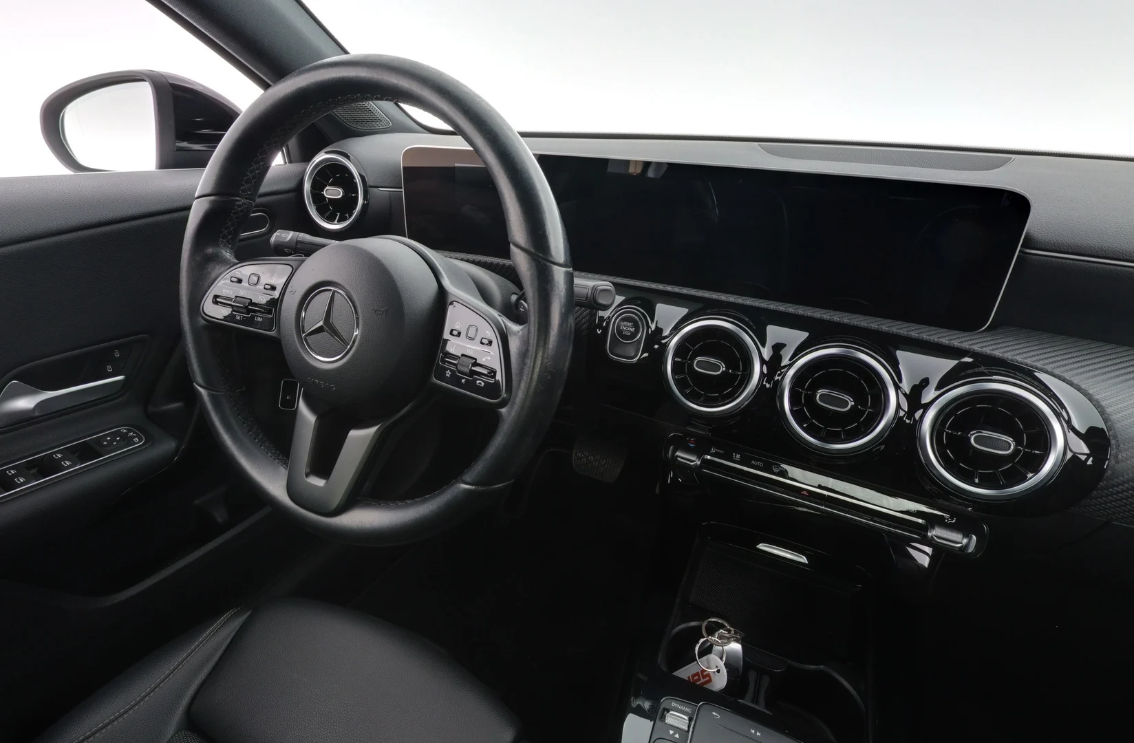 Car Image - 2oSxwDPMcXsTfHhdlvKirn