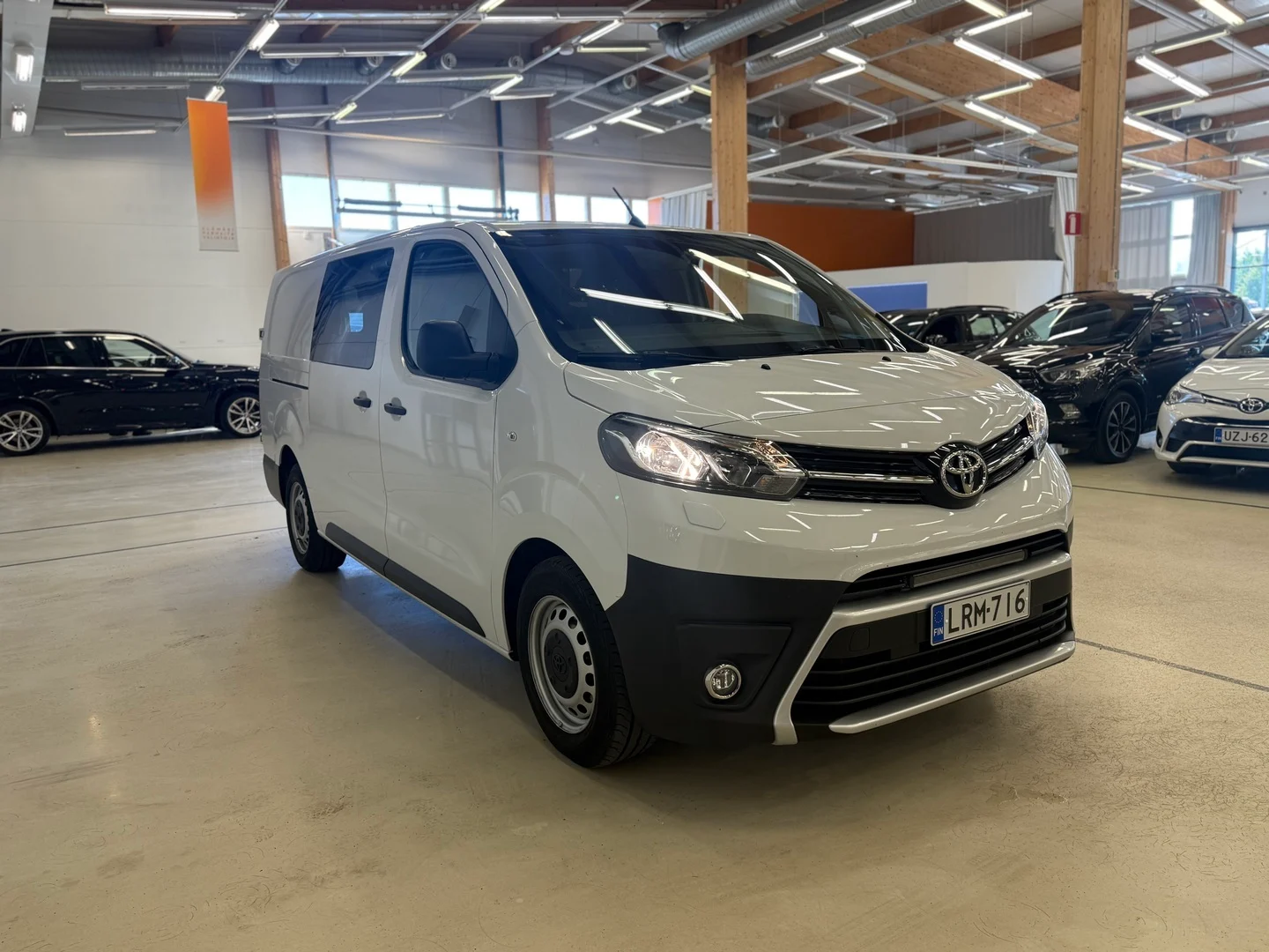 Car Image - CGLZzSN5vamg7sBnJQZBu