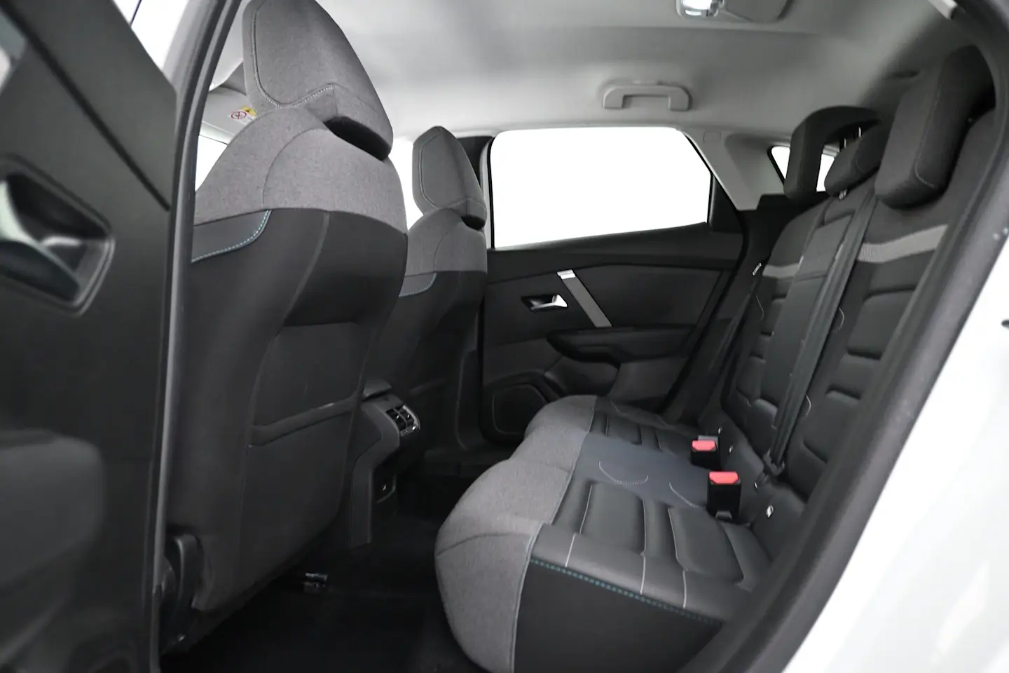 Car Image - 4Vmc8OE0AMLHzTmv4Z4aT7