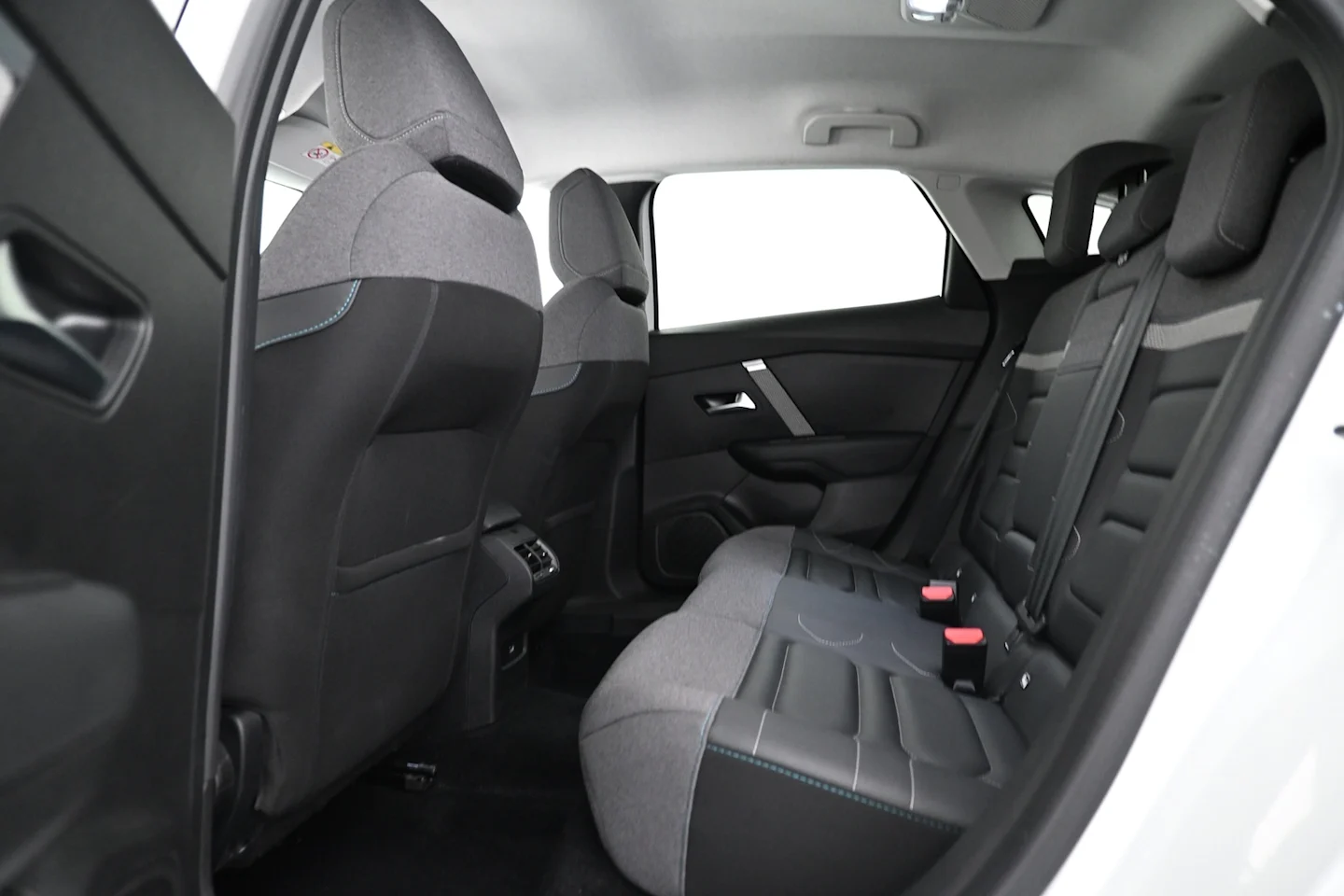Car Image - 4Vmc8OE0AMLHzTmv4Z4aT7
