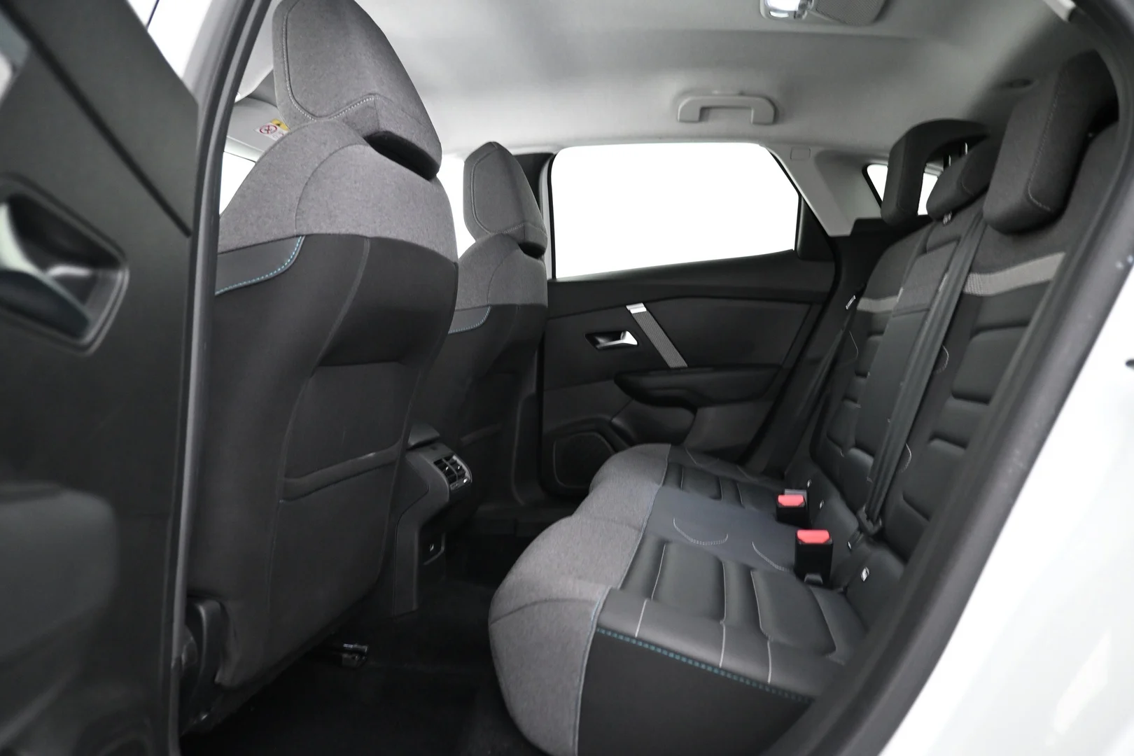 Car Image - 4Vmc8OE0AMLHzTmv4Z4aT7