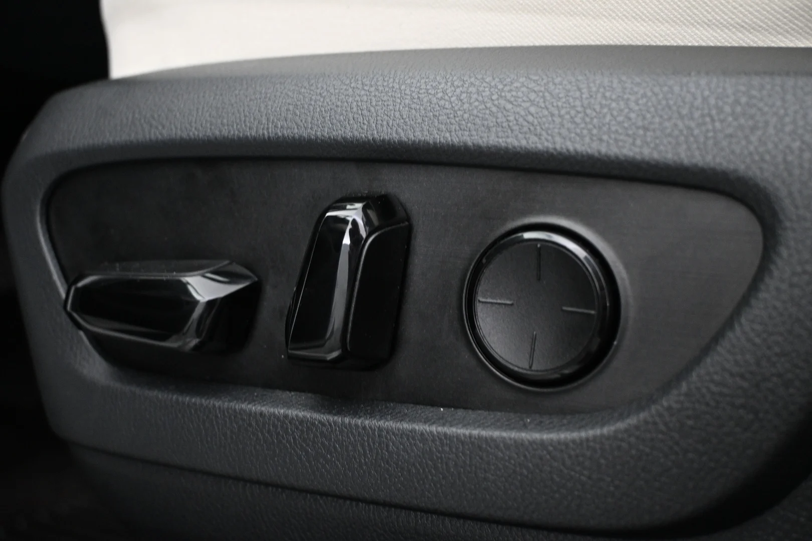 Car Image - 6GM8wlZvzbJfaa4h8fzu2Q