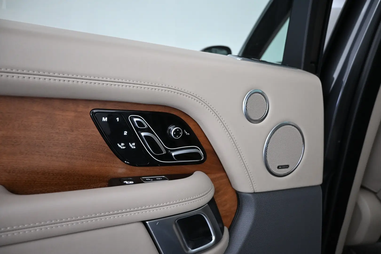 Car Image - 5oDZkzPDgvzJmM8jafxfGS