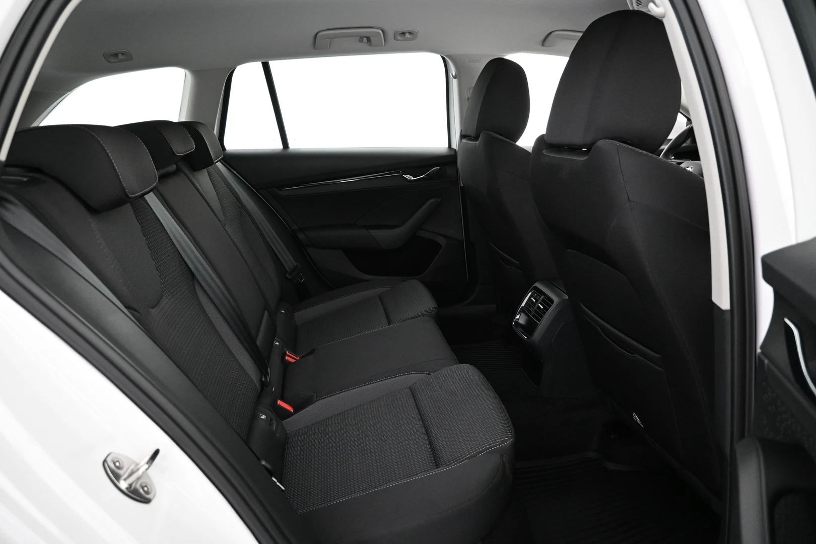 Car Image - hJu0WUsL6V9Z5ztRNths4