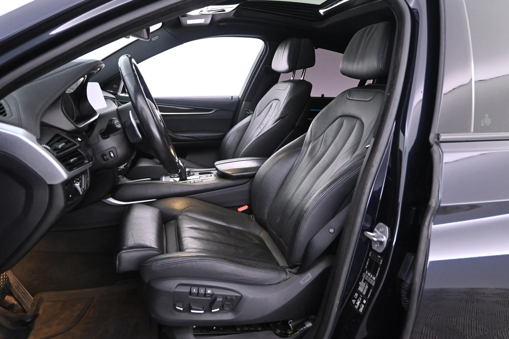 Car Image - ewMzndQmoKvT5w8WVXoIM