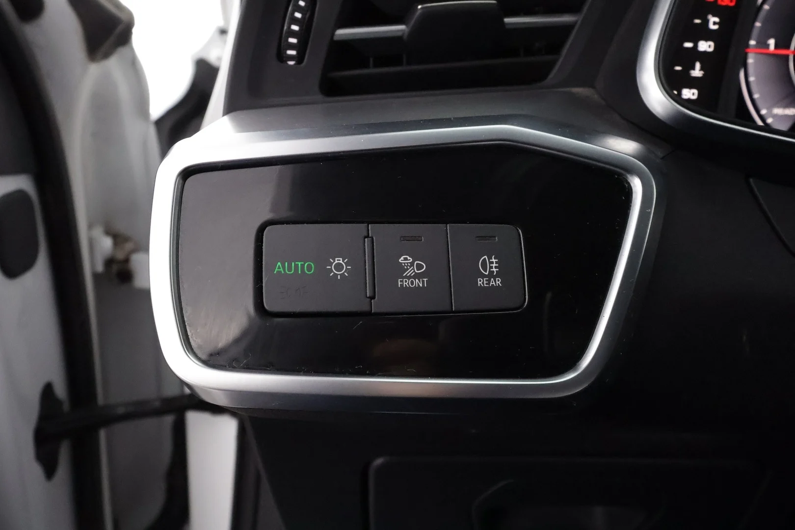 Car Image - JCFGhRlfQcGLBOLHjttXm