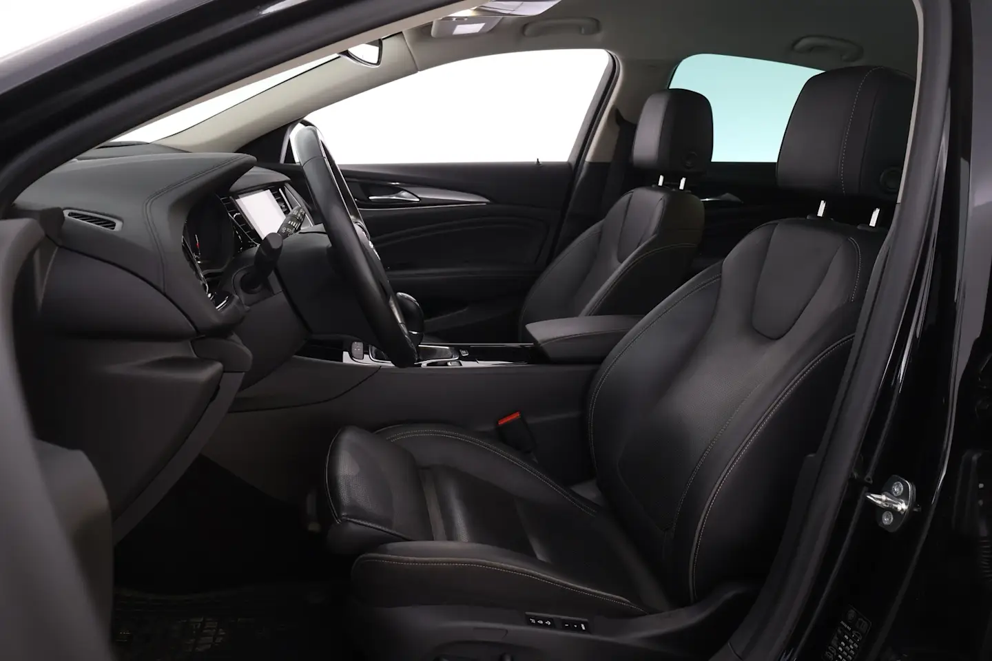 Car Image - 33SzX4x8d4EcSCVxbxnzdo