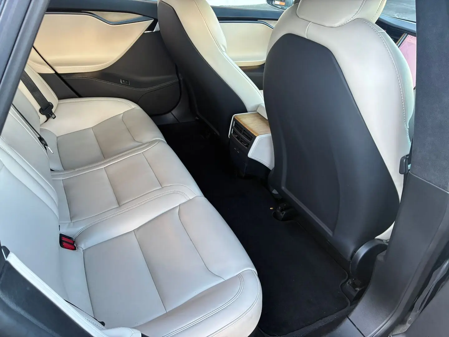 Car Image - 2Lr8CeZmtpVkgGQU6p3hU3