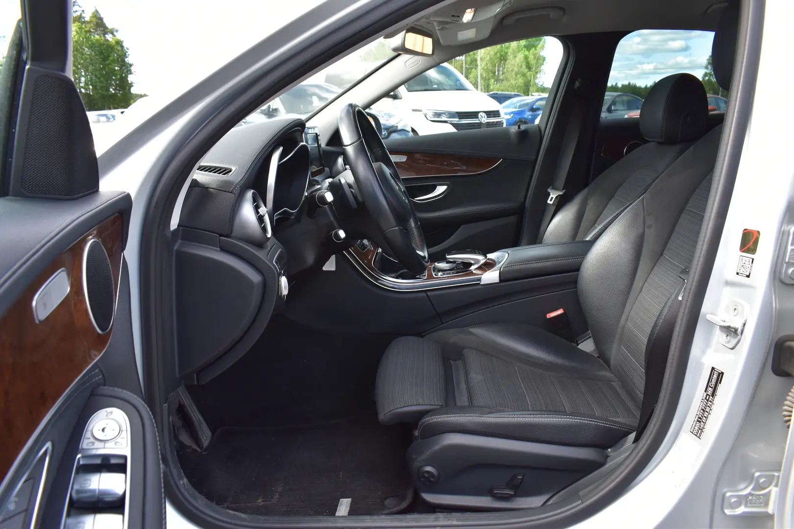 Car Image - nHlCY20xMFOSdvo1LPmbh