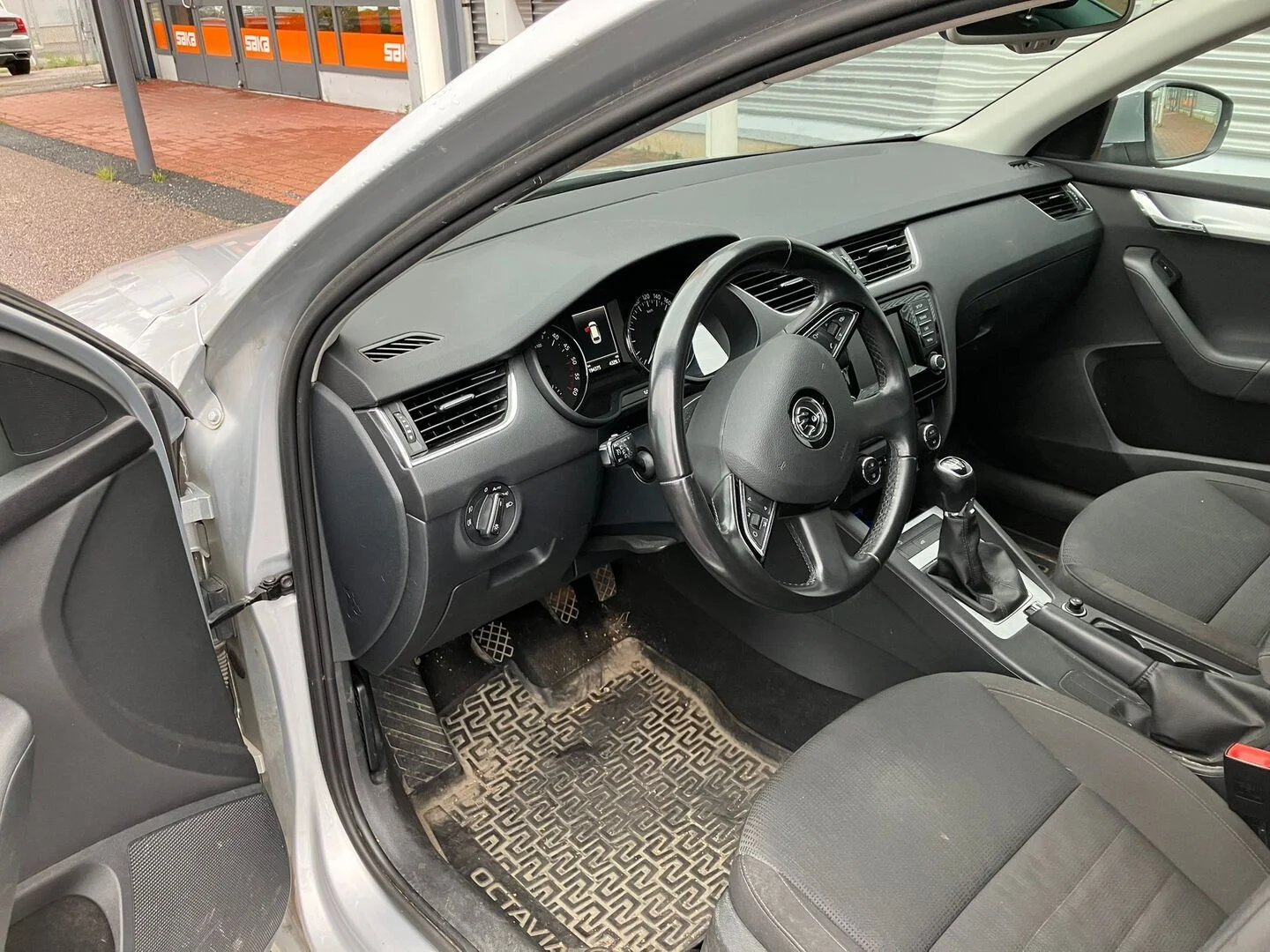 Car Image - 7CLtQk8VnCNLWlm6c1llhc