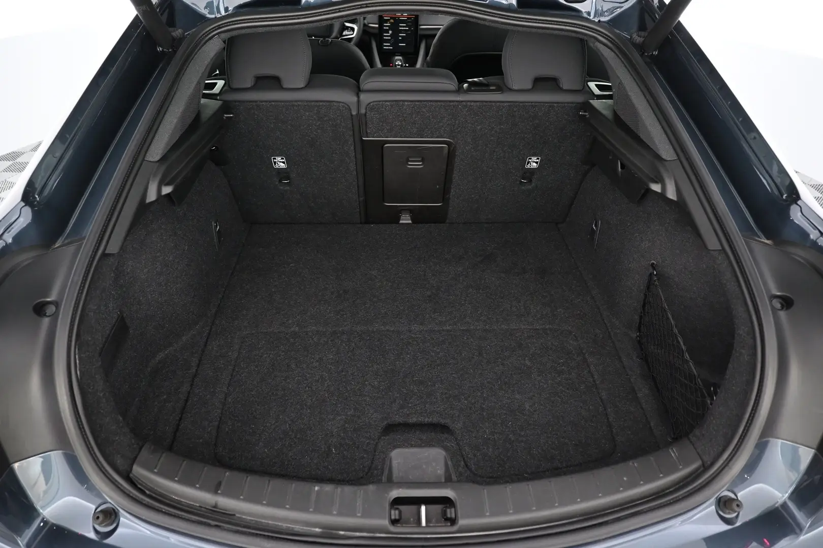 Car Image - 6DP1MMb8FqAwILe9e3Usd8
