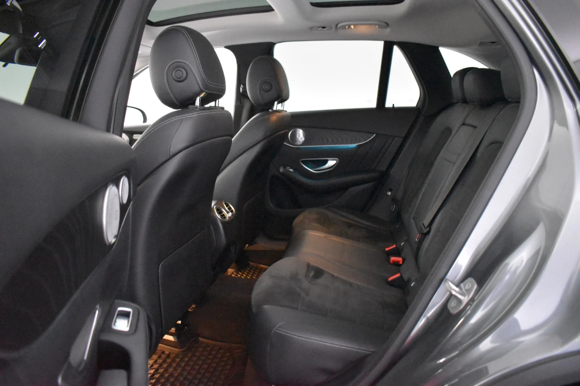 Car Image - 4s7ceUmgRVZNQ28F42fOBn