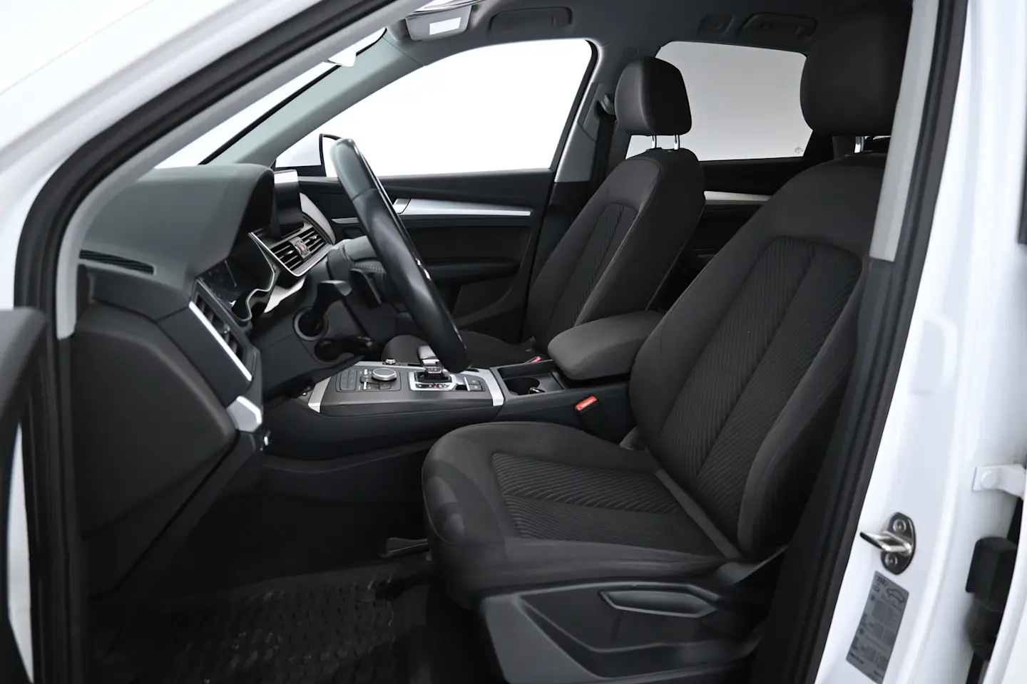 Car Image - 2CnLq8KtMV1dU9yyAWlHMA