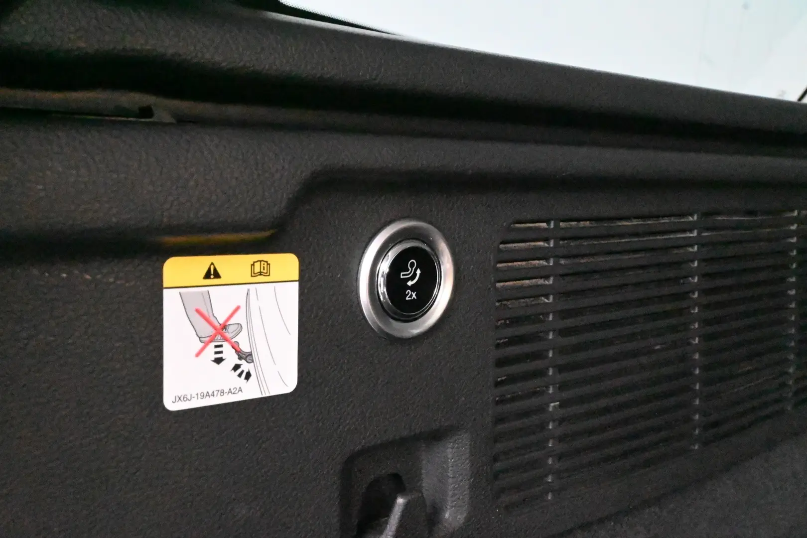 Car Image - vsaJnva9tDImxxAErayg4