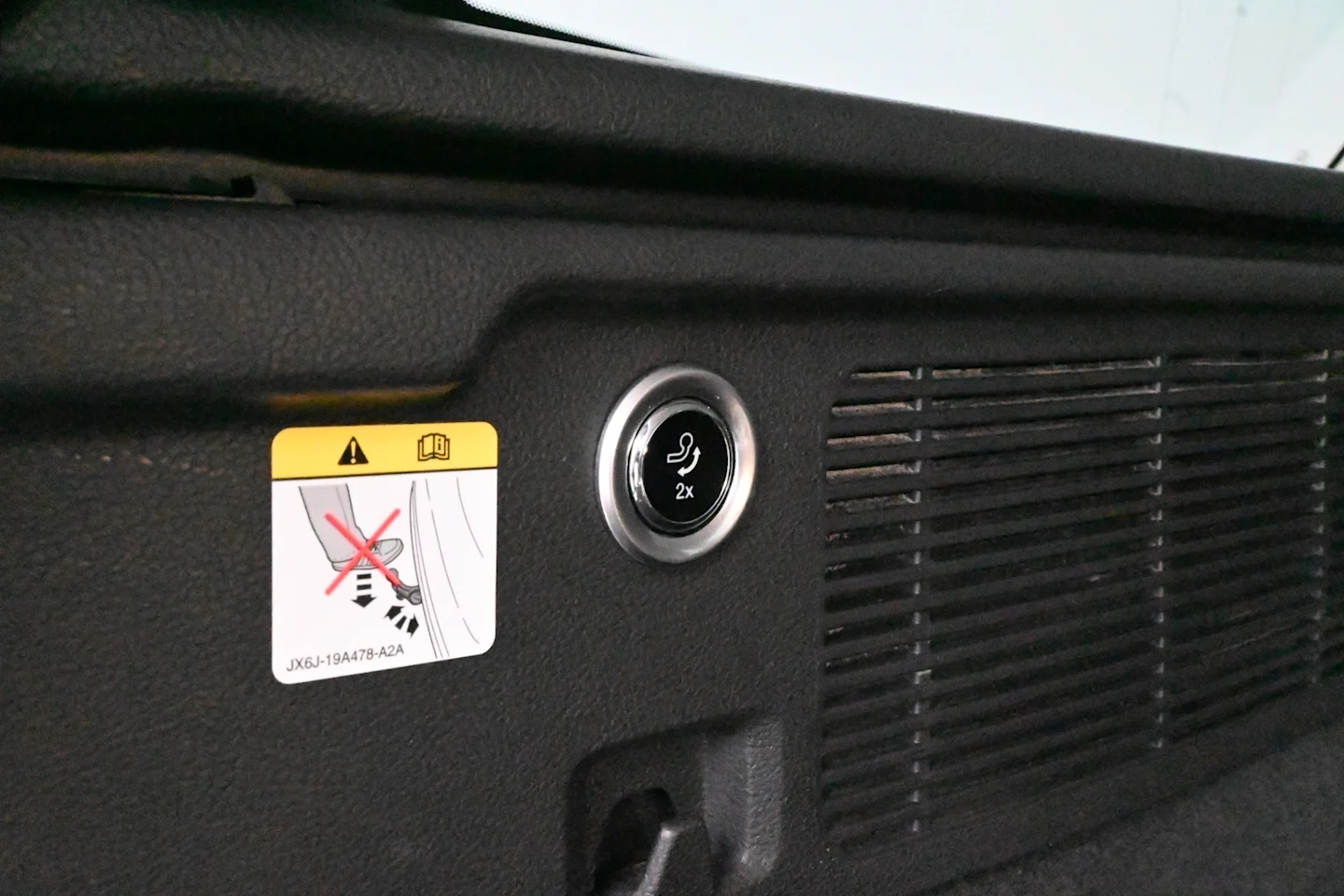 Car Image - vsaJnva9tDImxxAErayg4