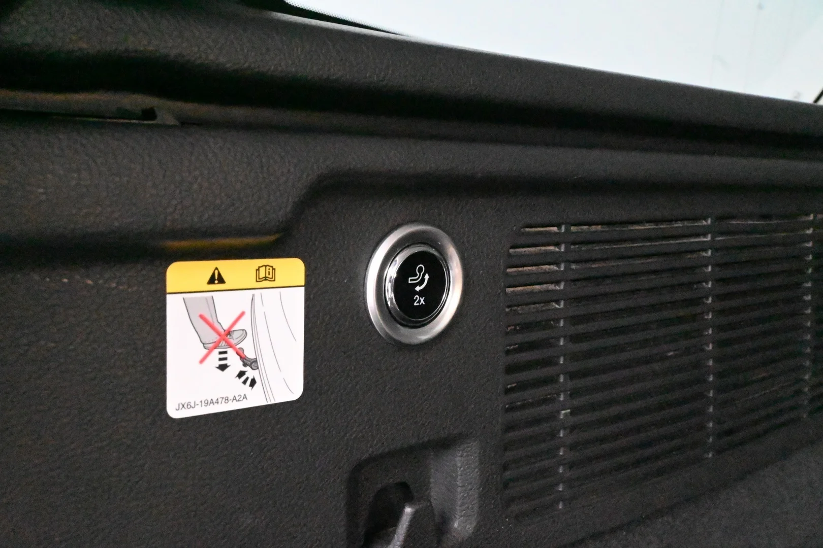 Car Image - vsaJnva9tDImxxAErayg4