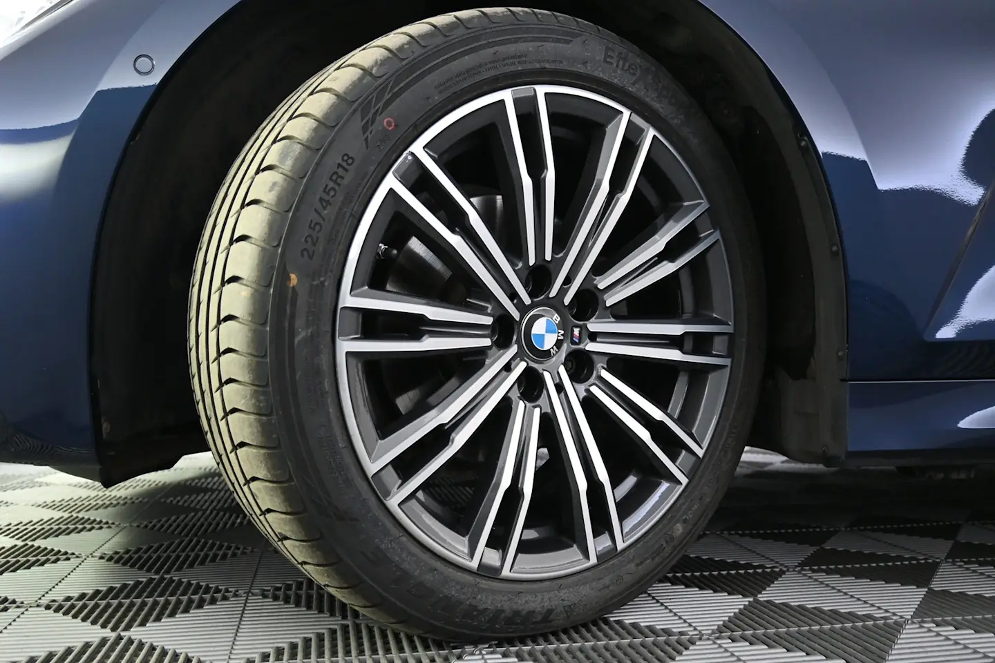 Car Image - 7b3zn3E0RXItEONkwFPrjv