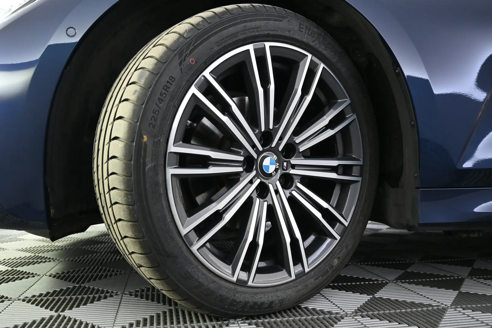 Car Image - 7b3zn3E0RXItEONkwFPrjv