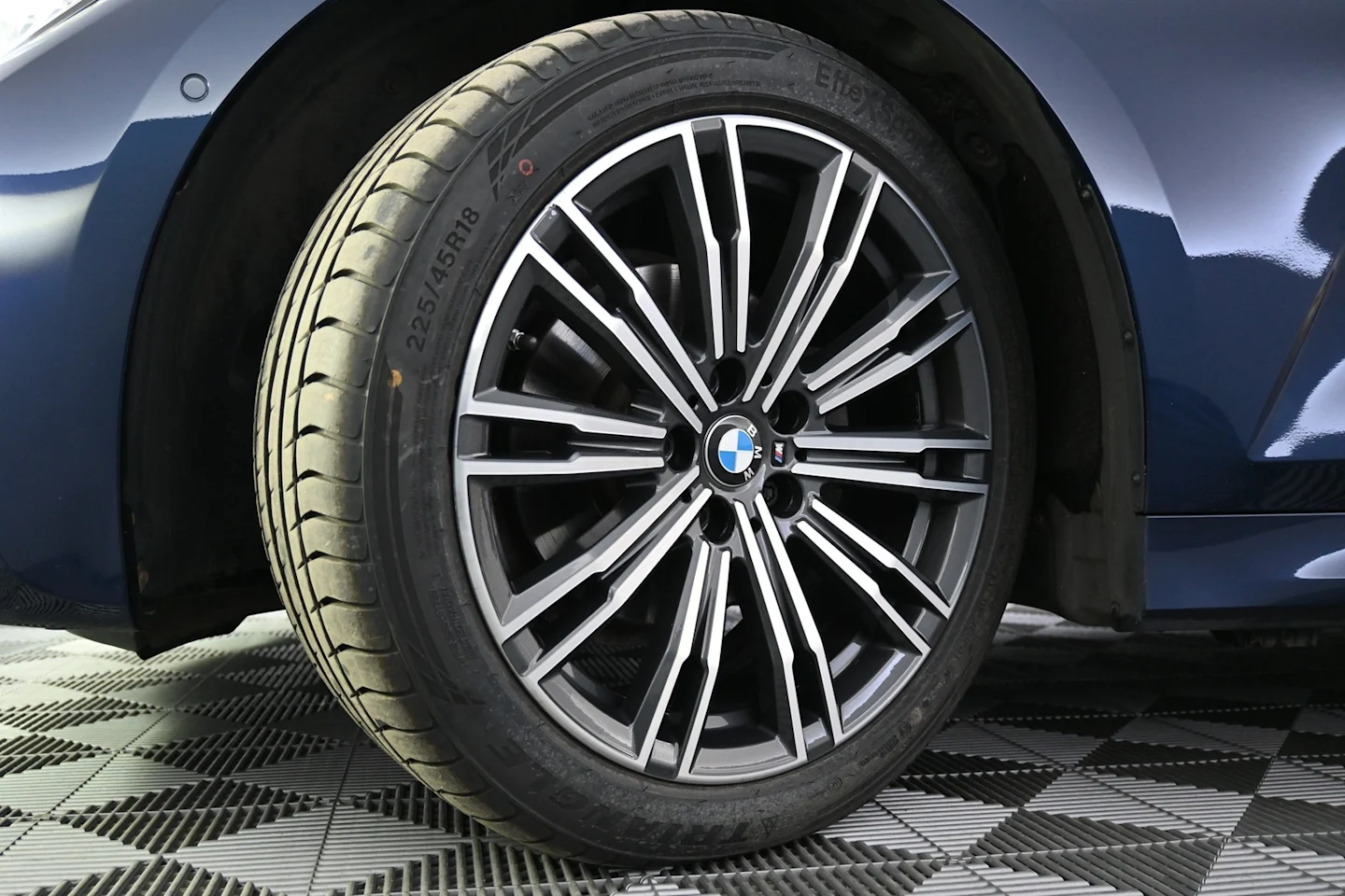 Car Image - 7b3zn3E0RXItEONkwFPrjv