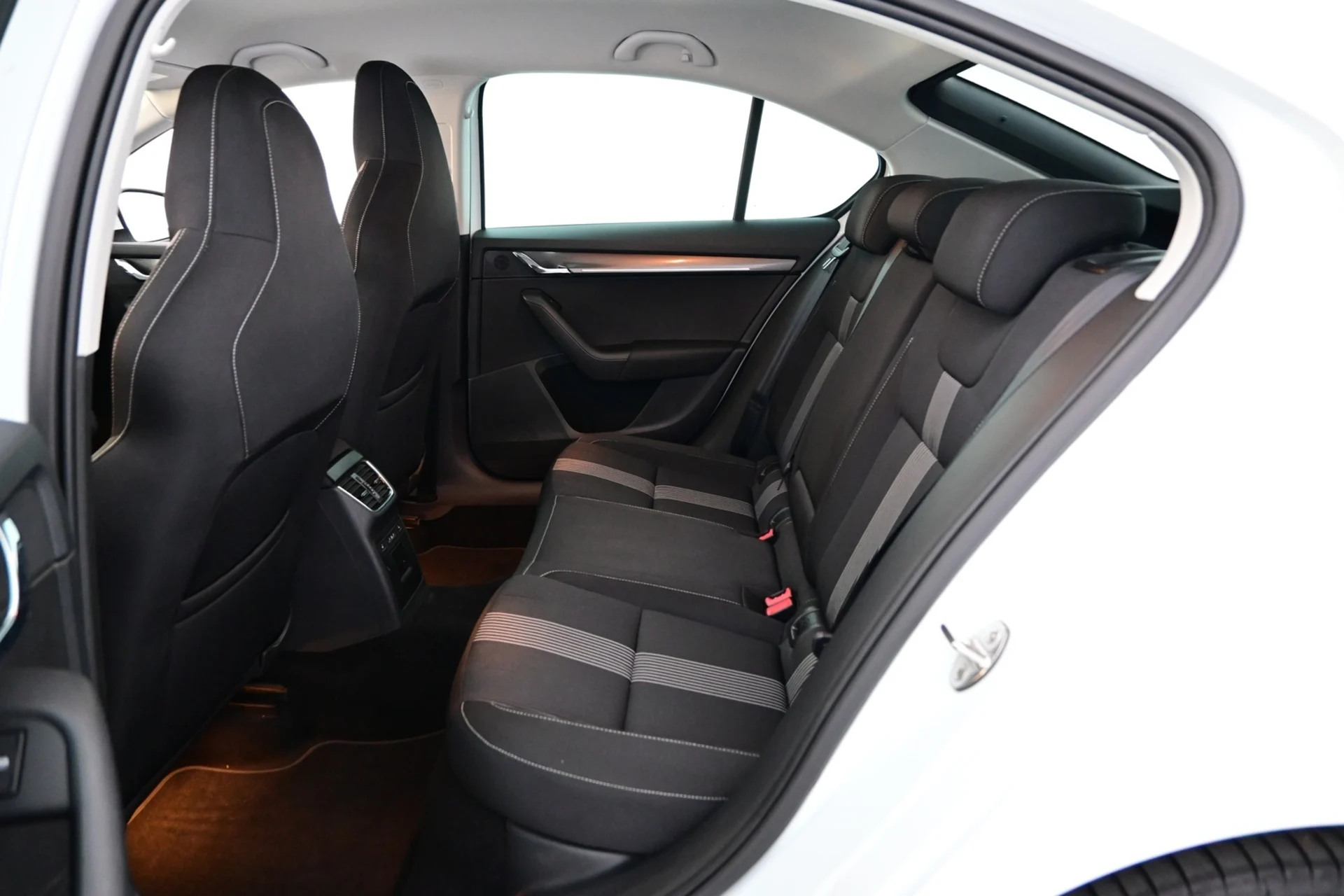 Car Image - 2mwVDo6OSKvbIle1Xyd551