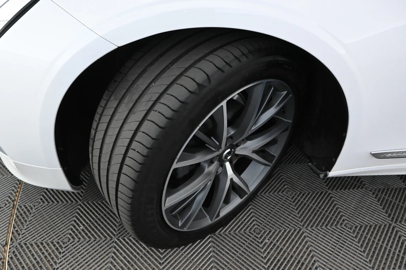 Car Image - 6i4fL7z3DFPcYa2eGl2hLb