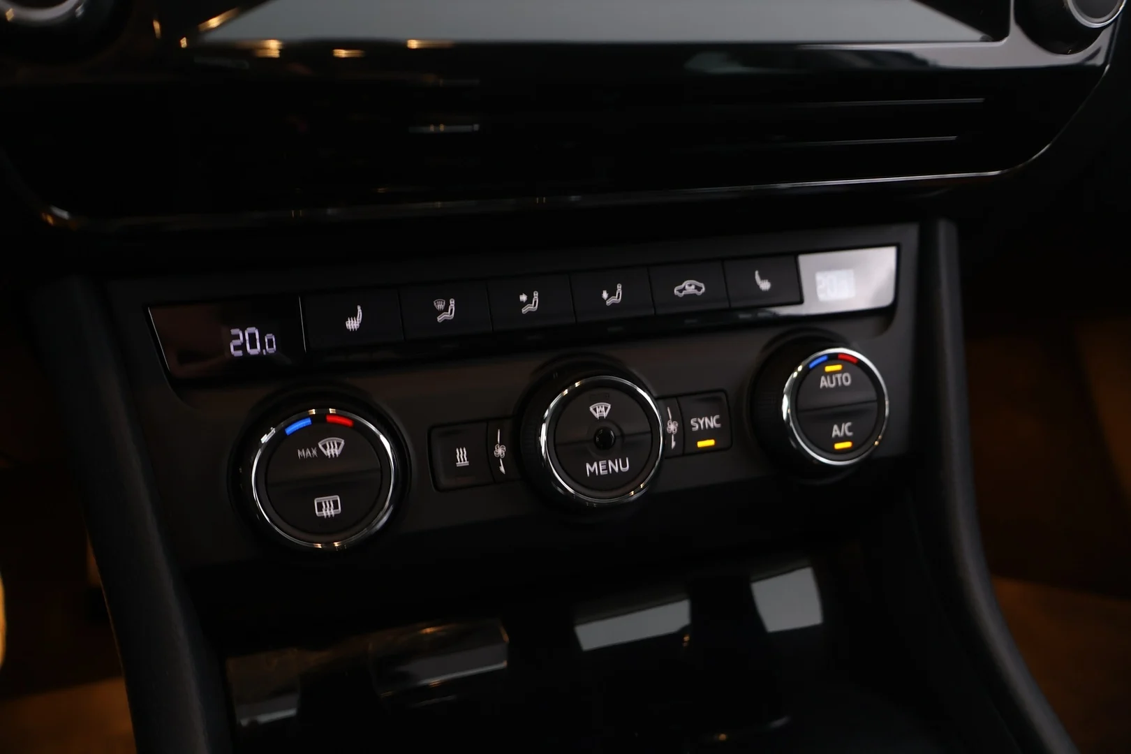 Car Image - 6KzEWNFsrb1lSSNhStfaI8