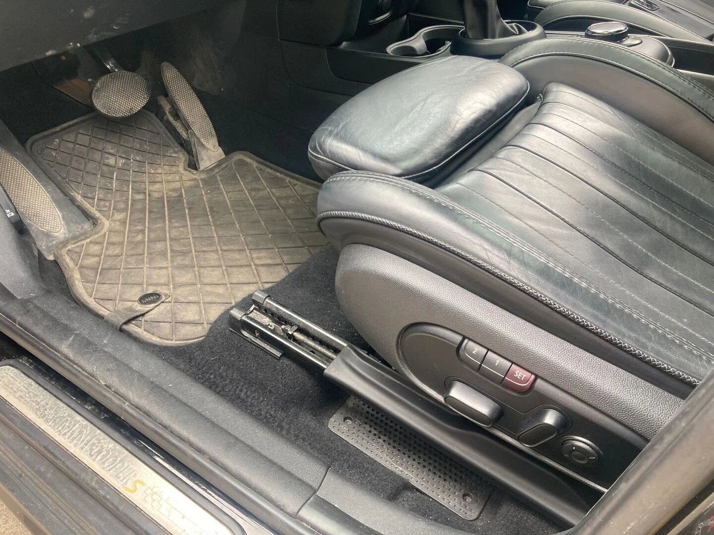 Car Image - 4KFSZ8nj8iIPlmlJsy7m5D