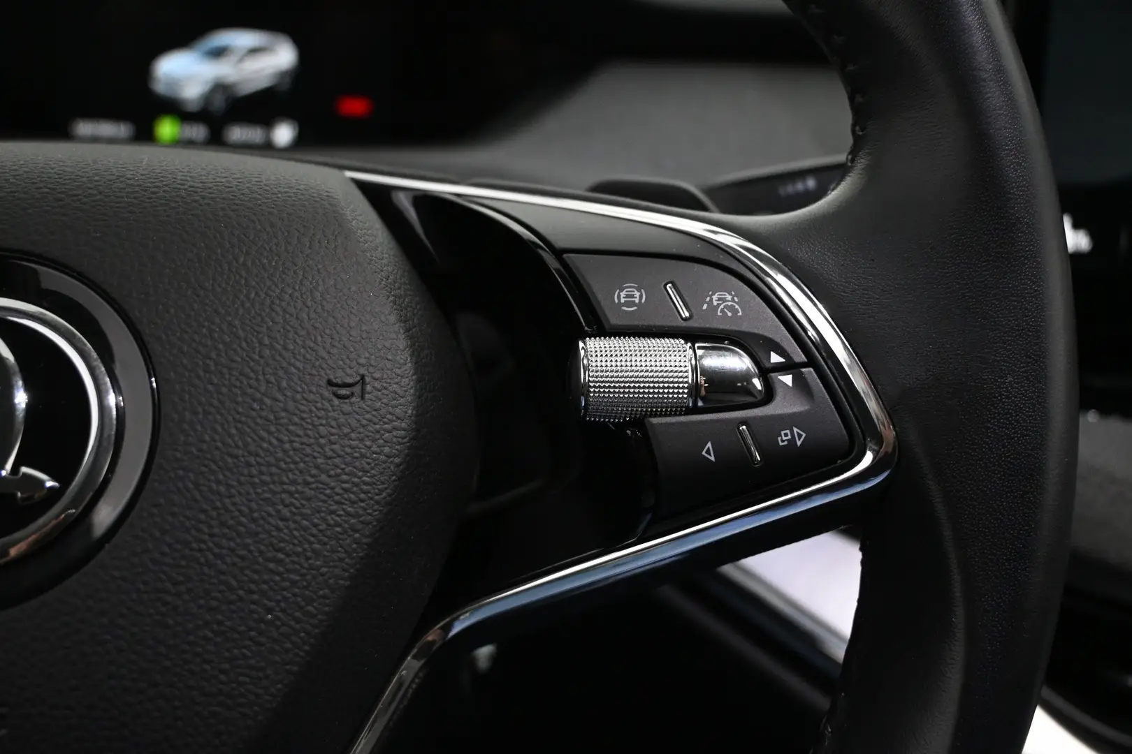 Car Image - 3b6N6TkxRVyVOzzWUcoWb6