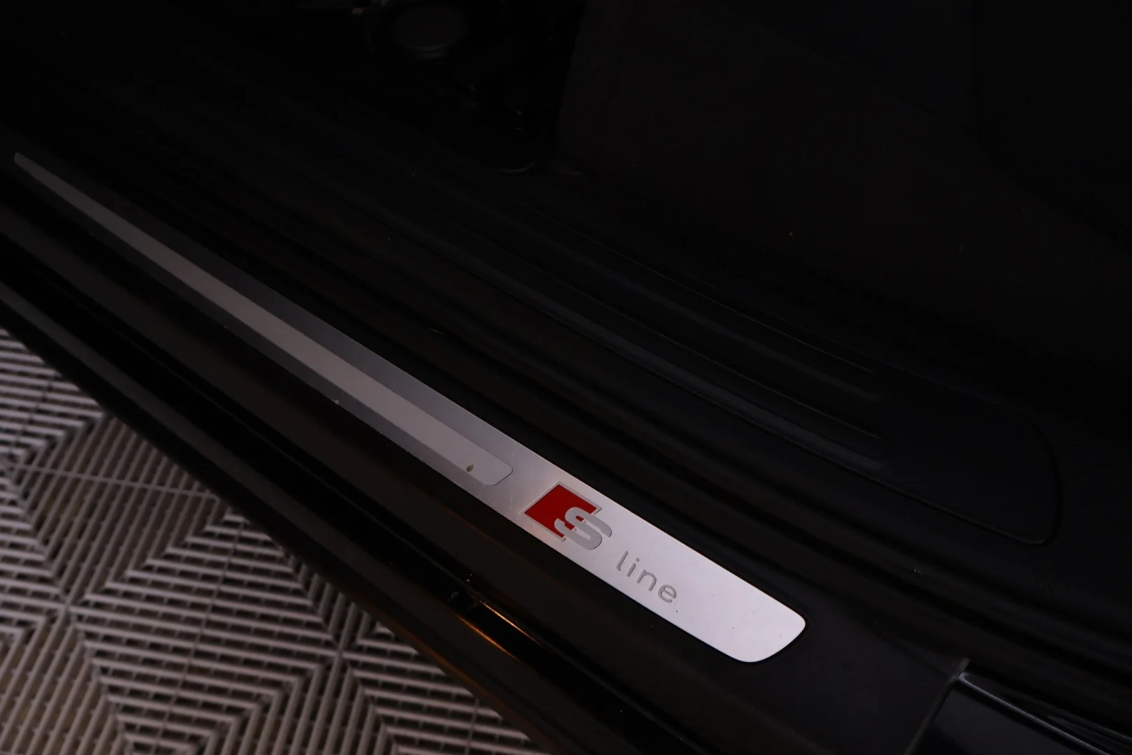 Car Image - 4ONCG3xzE3Vd9FxEXmskGJ