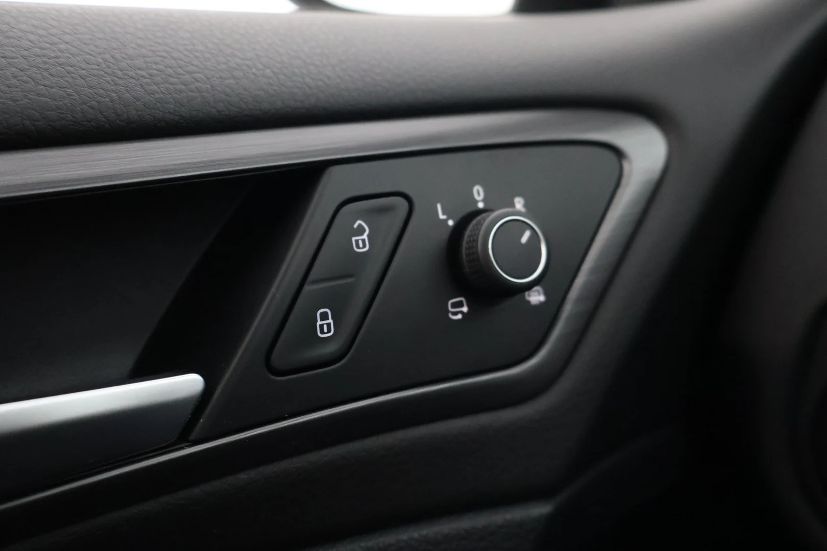Car Image - 3PUVgrPcMiEPAXT110xNHr