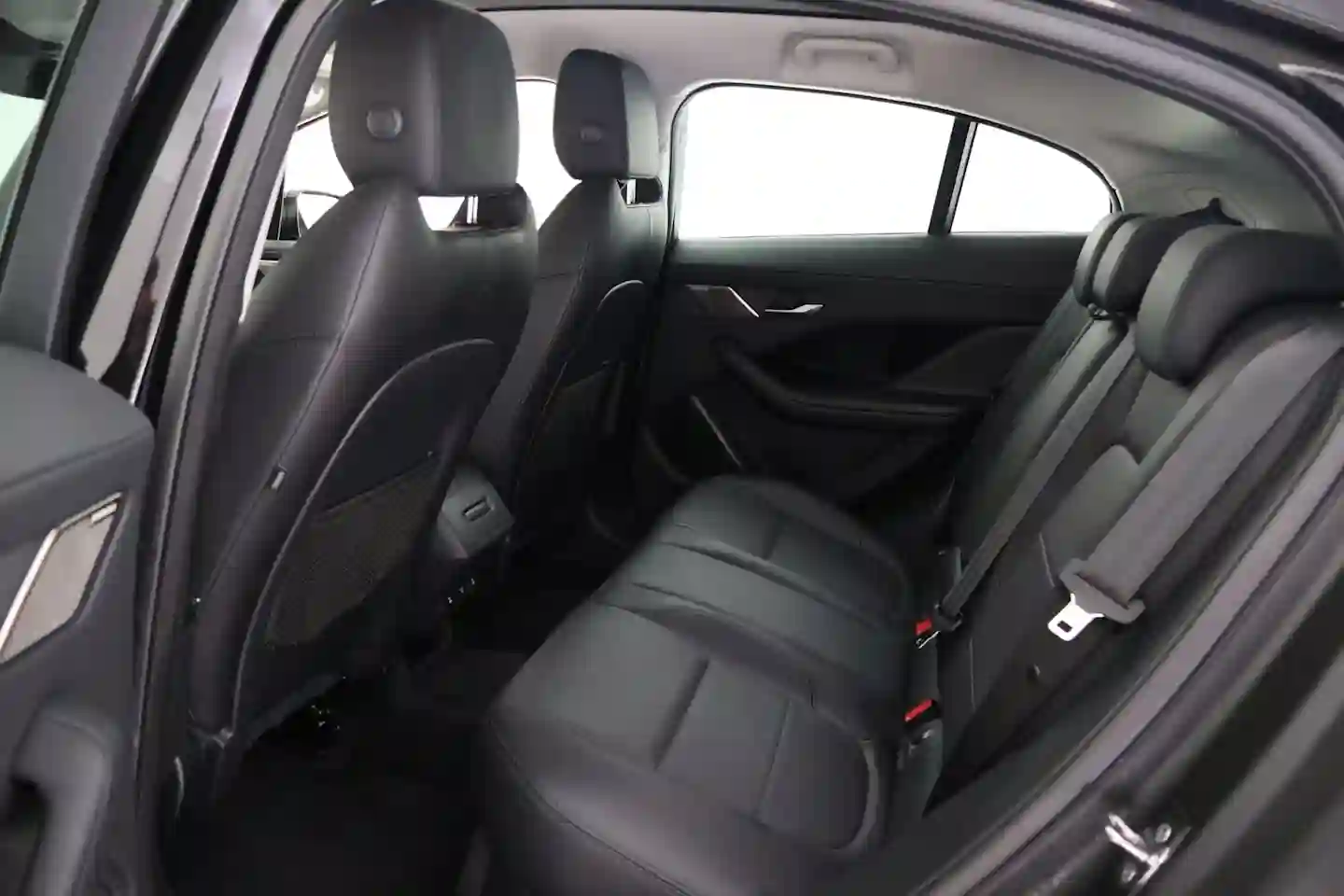 Car Image - 2hAHKai5phMy5BXOi1t521