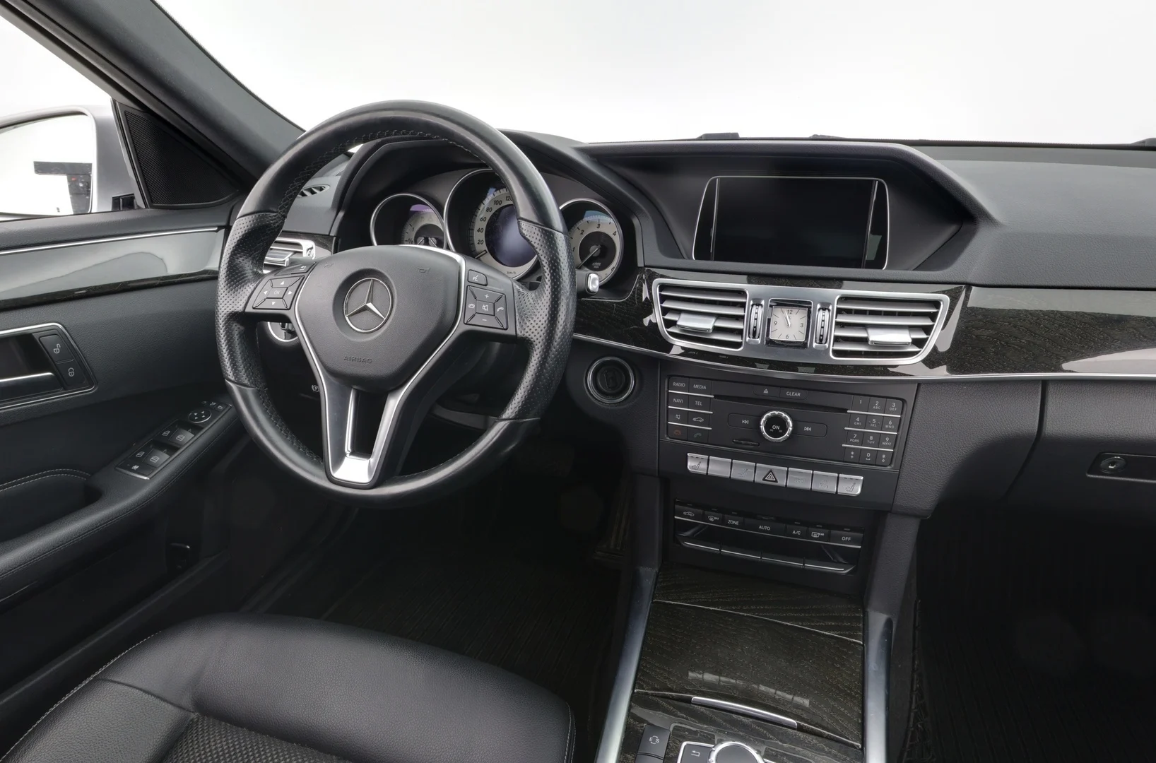 Car Image - 4c2tDA5UR5fNpB7rXiVJtK