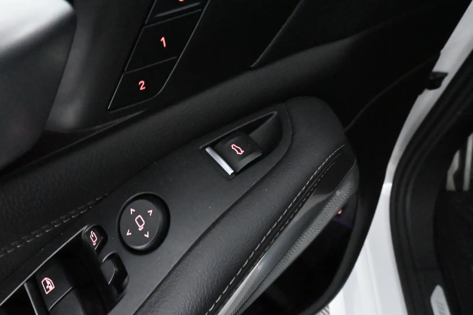 Car Image - Sv62XHijIJm7wCdT6iU6F