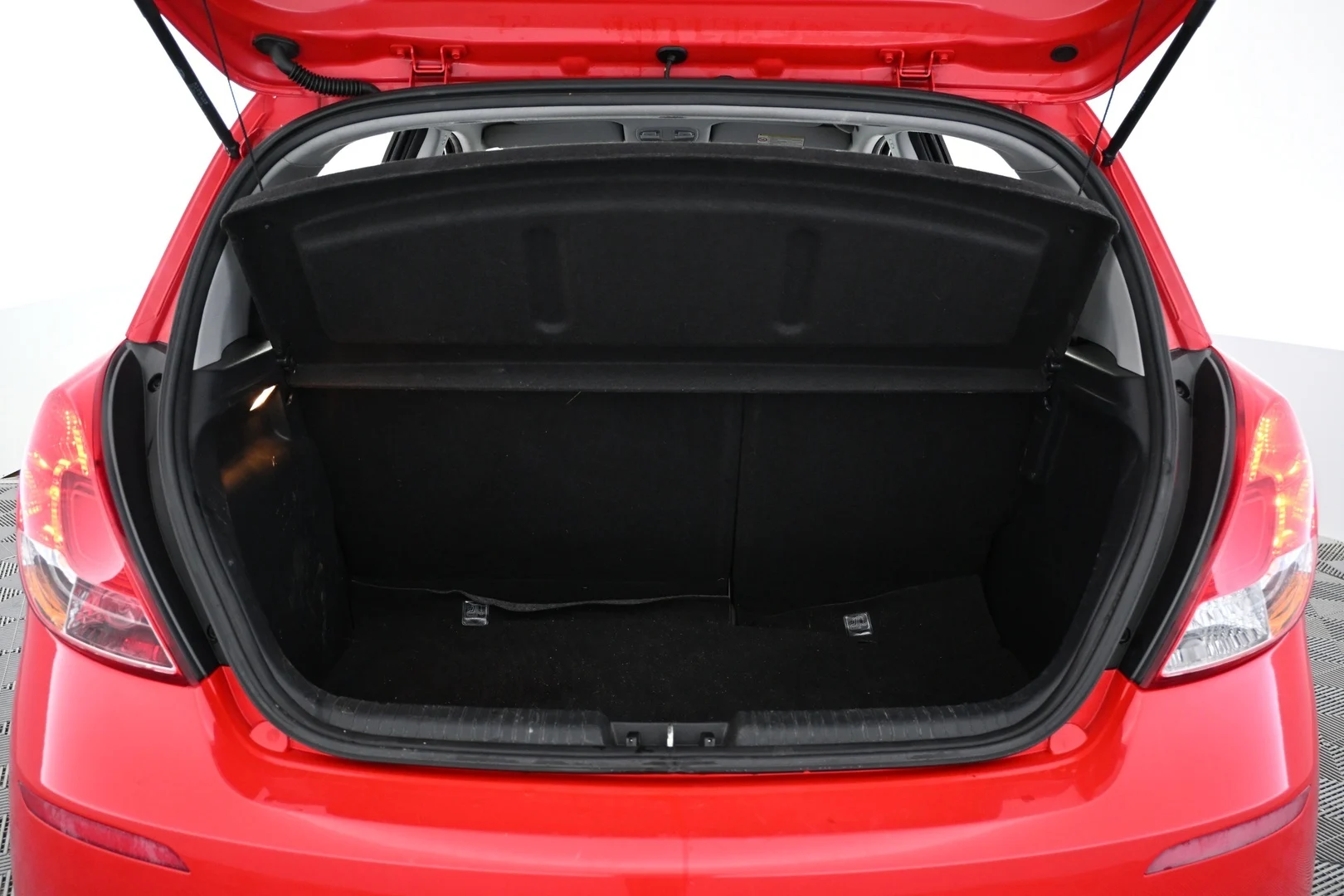 Car Image - 6MhAudfKfJvu0YsDvw4Kwy