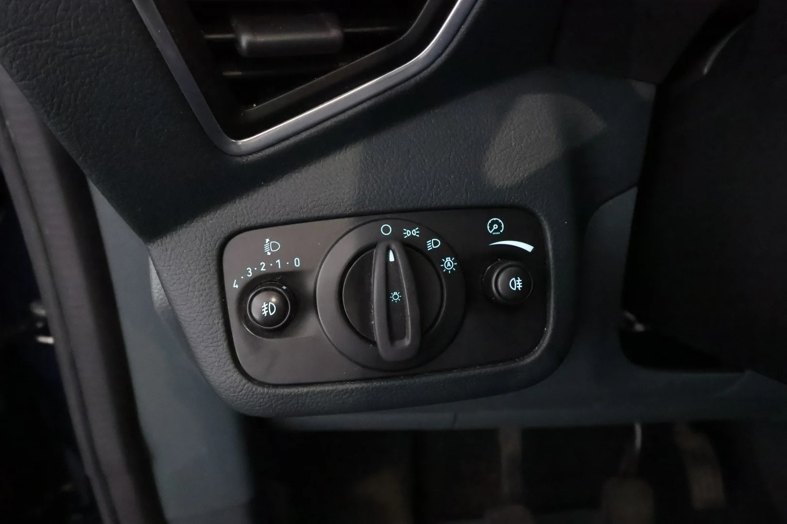 Car Image - 64jJP4YmKfBUeZjcqb2Neq