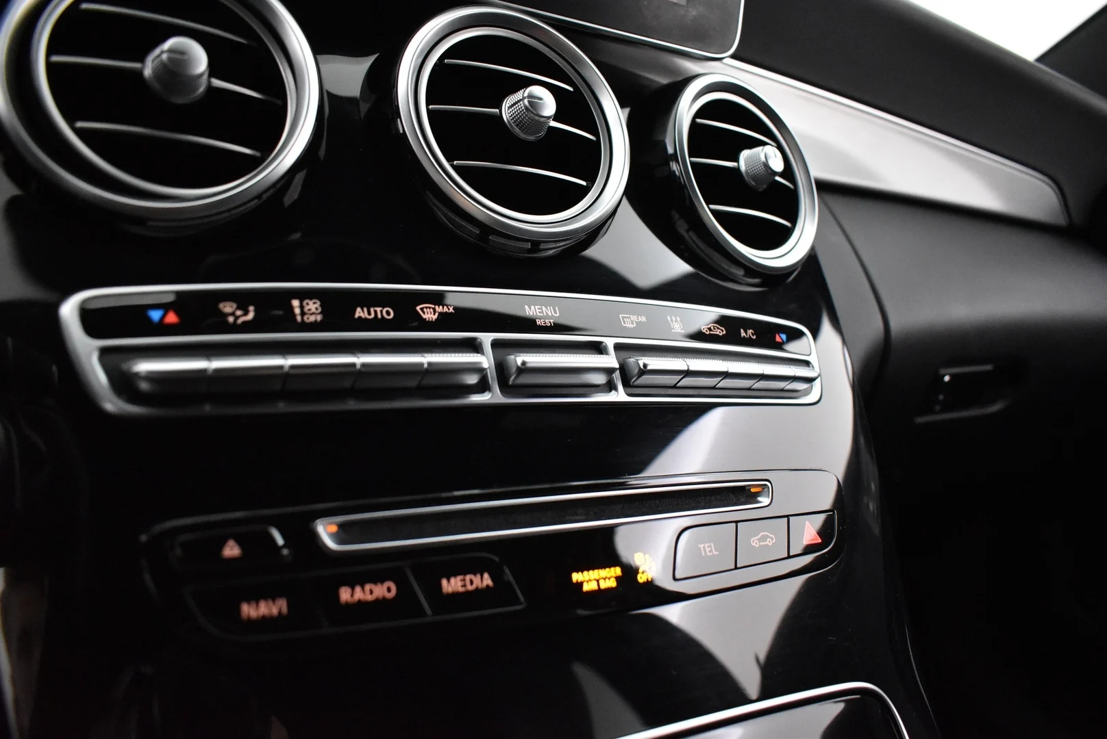 Car Image - 6KigQc3rpTw2IG0mS0HSWi