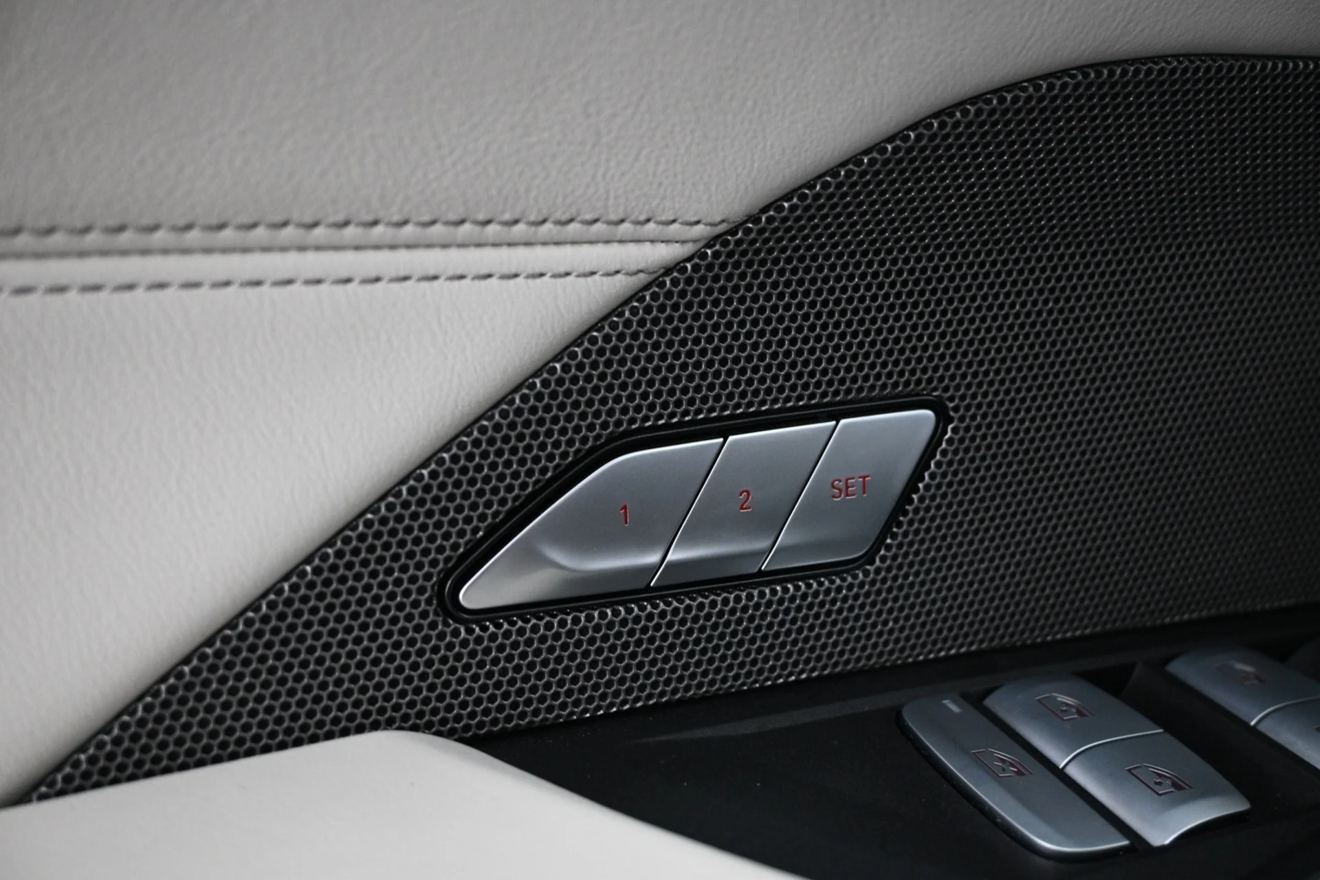 Car Image - 2JBZvxN92y9Liv4MJbcXZE