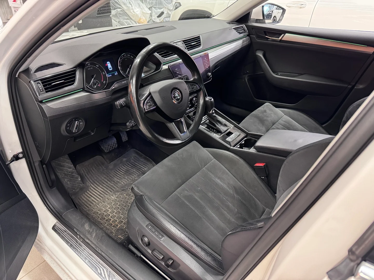Car Image - 7flGEv3Z9PigMEWwLdmJKr