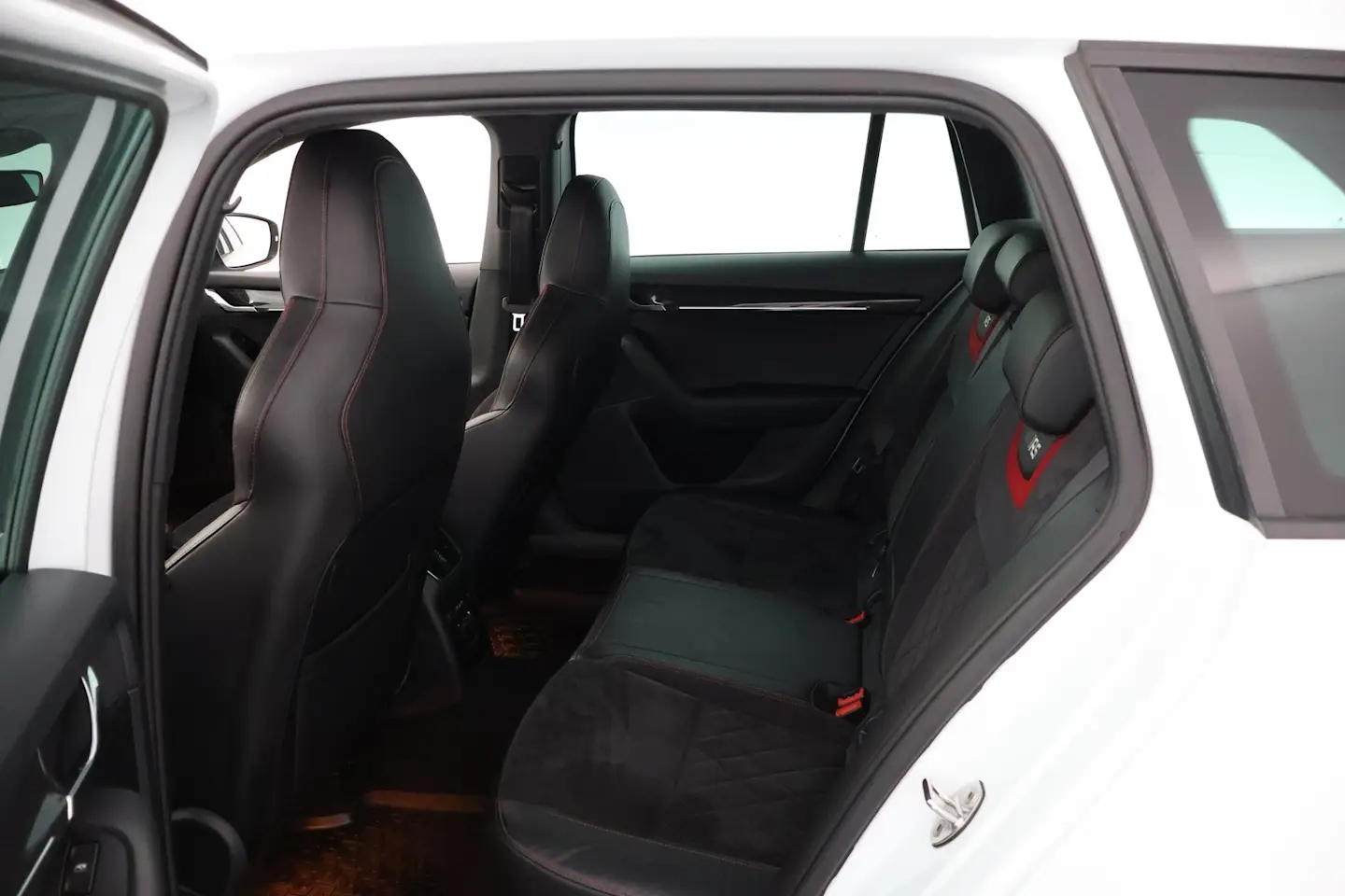 Car Image - MPrRYnI2XczWXDxOfvNVT