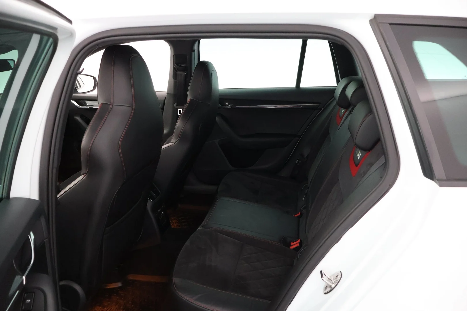 Car Image - MPrRYnI2XczWXDxOfvNVT