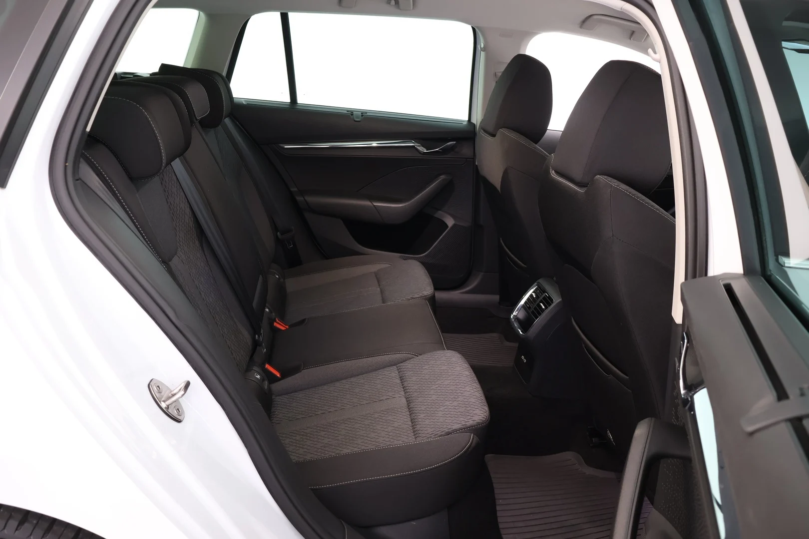 Car Image - 6XCZse3gIIK2GszZ4WJAph