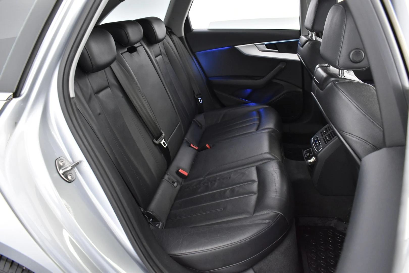 Car Image - 3vahQdxUKI1PGiZnSnXgTi