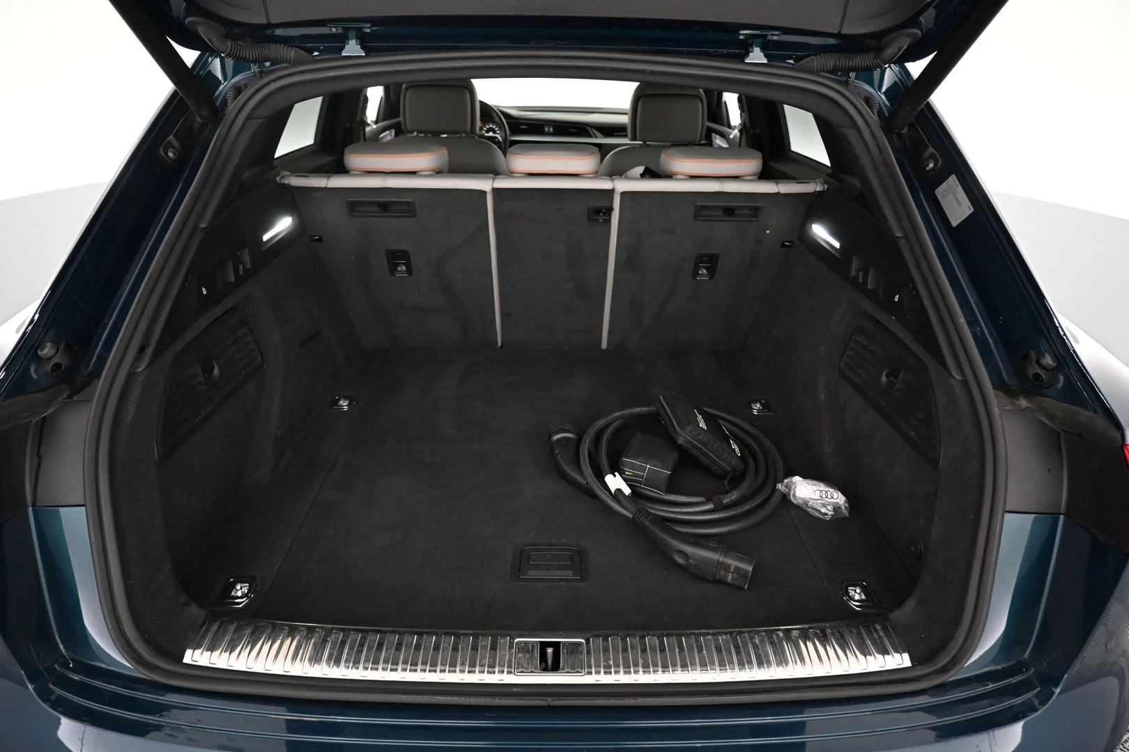 Car Image - 5tI86P4IYCglB5Gz8T0IeF
