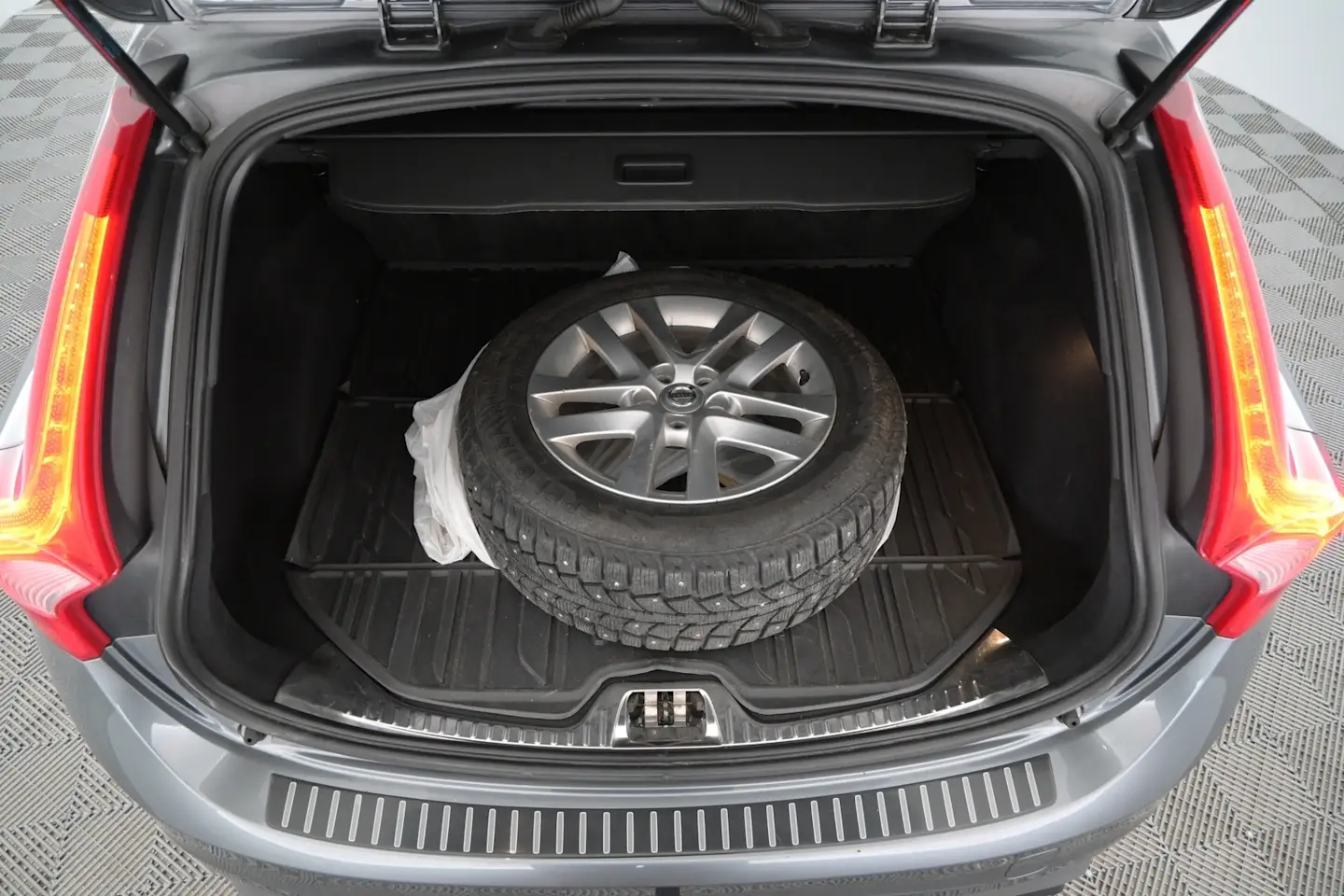 Car Image - 3n5K5kkTp9uM9Tl0EfrkWE