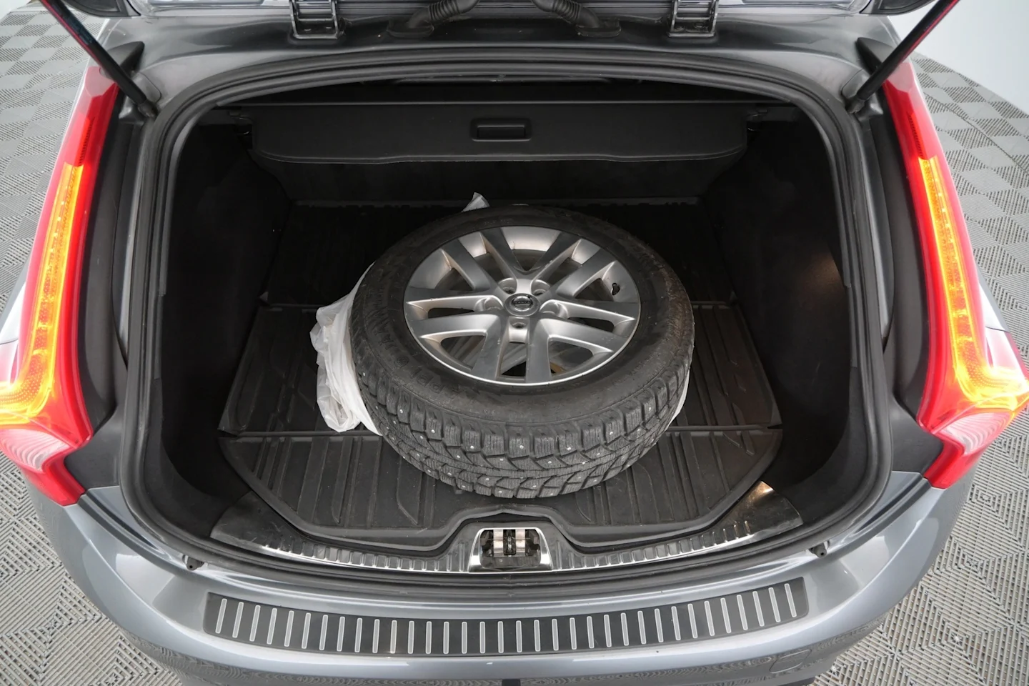 Car Image - 3n5K5kkTp9uM9Tl0EfrkWE