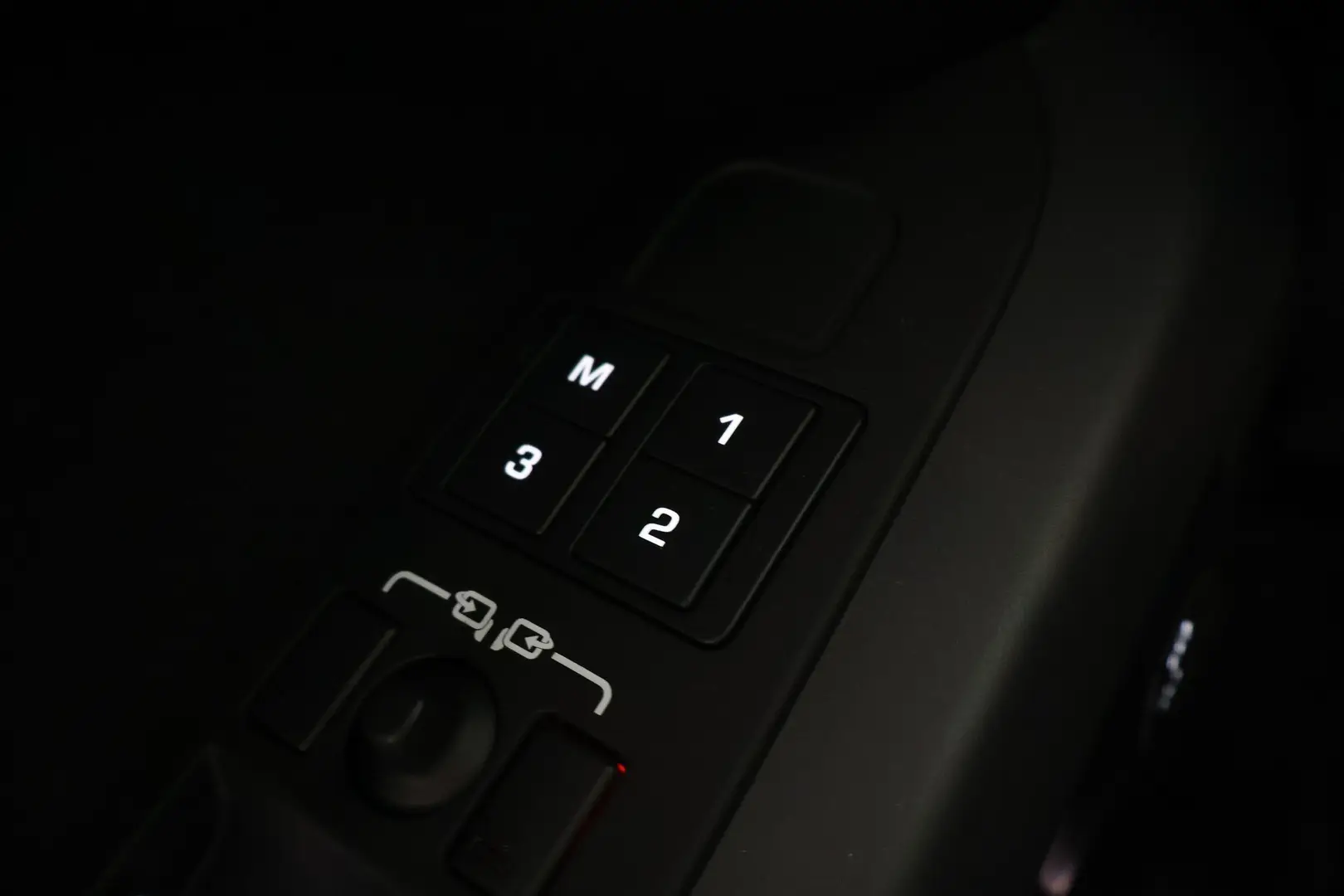 Car Image - 4axIHcUsCznG9yYYeZripH