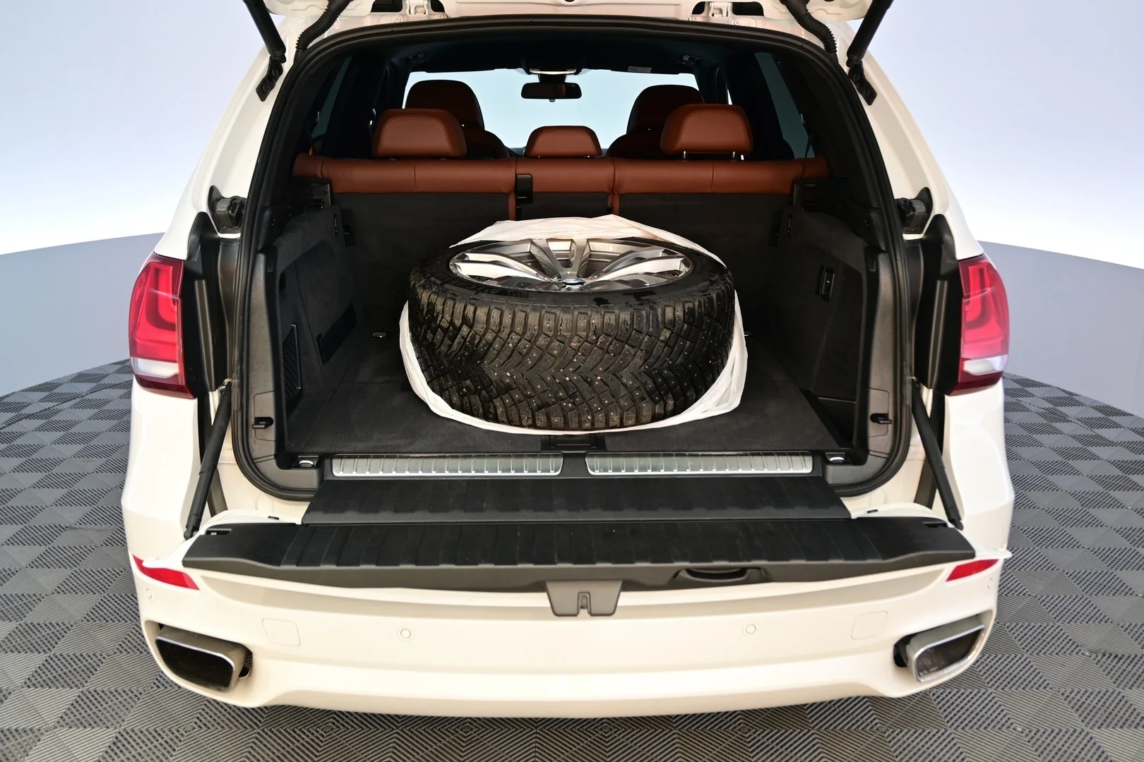 Car Image - 41o5JngCfEBOFkZXuY2ptv