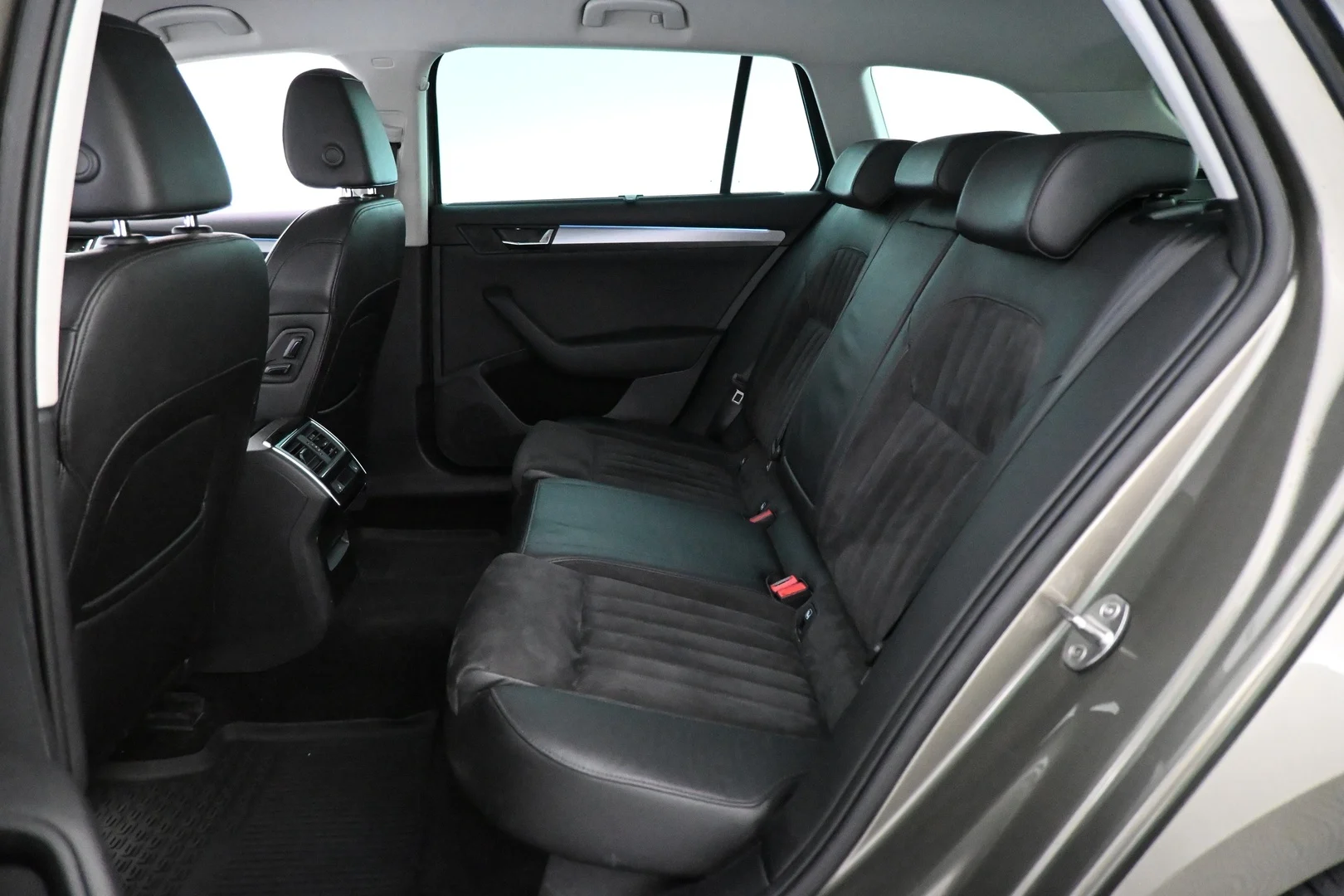 Car Image - lk2dHzc1NX635RBtsq0TI