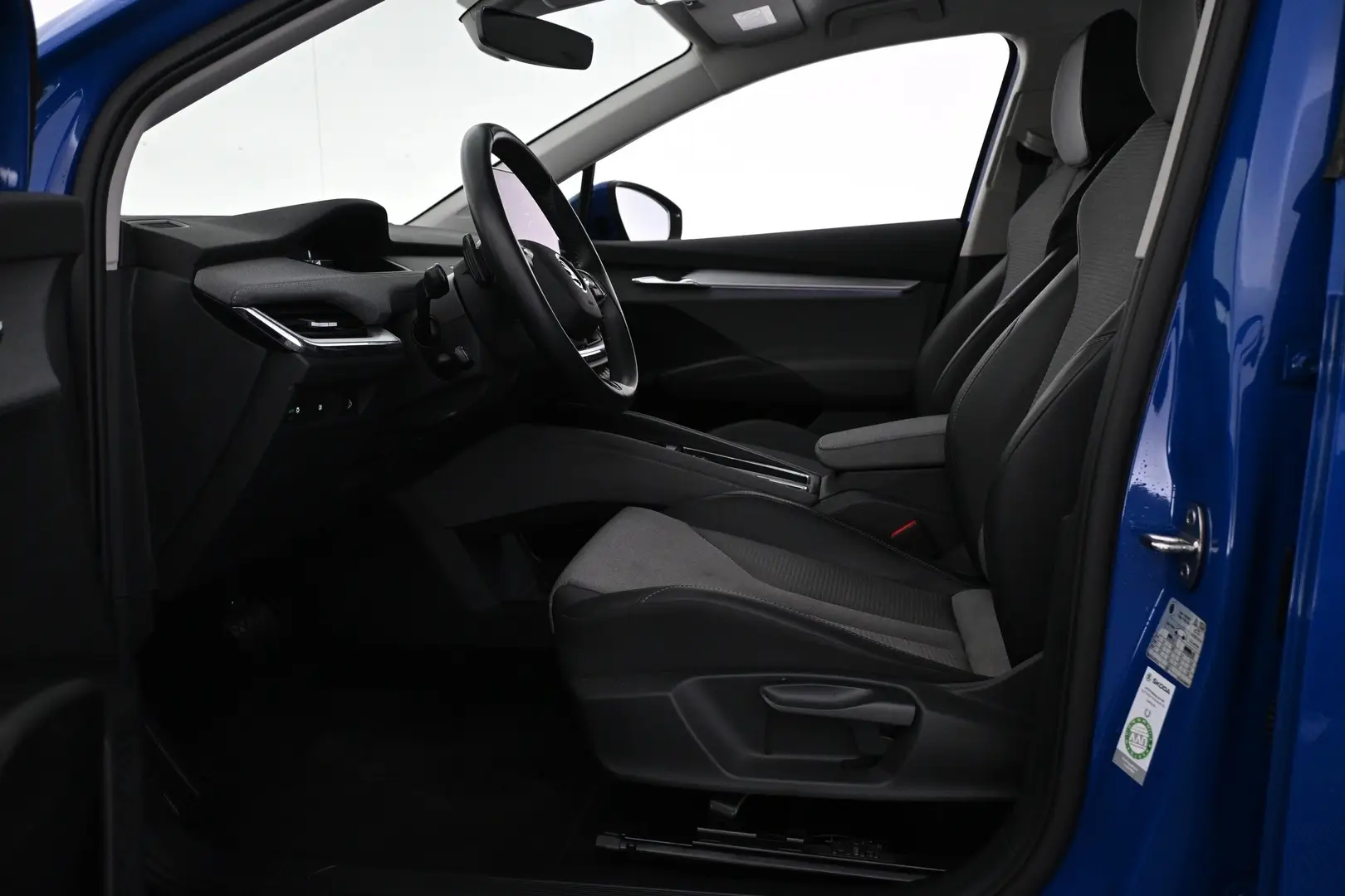 Car Image - 6QmjcAPWgYFlFawR7Aaz8s