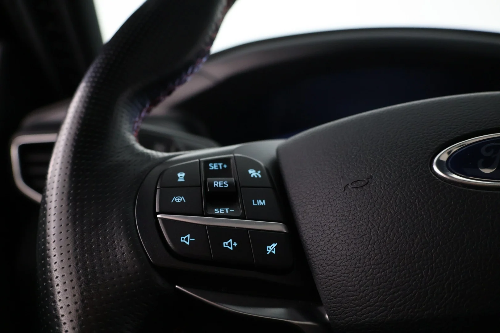 Car Image - 2N0aEYvPd9XzJdB6fg3dpp